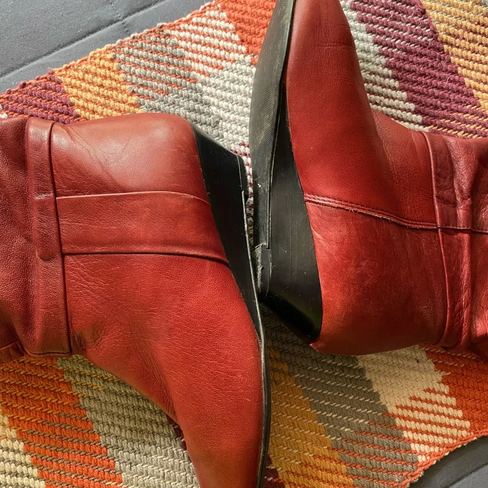 Vintage Chic Red Leather Heeled Boots - Picture 7 of 8